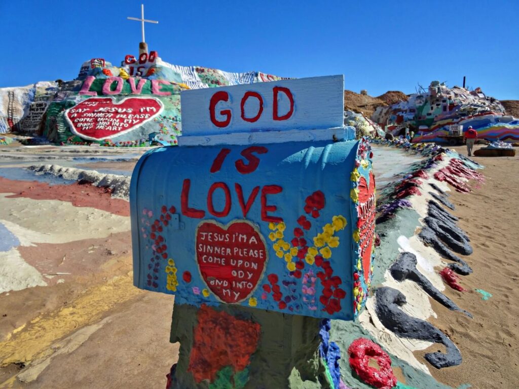 usa-salvation-mountain